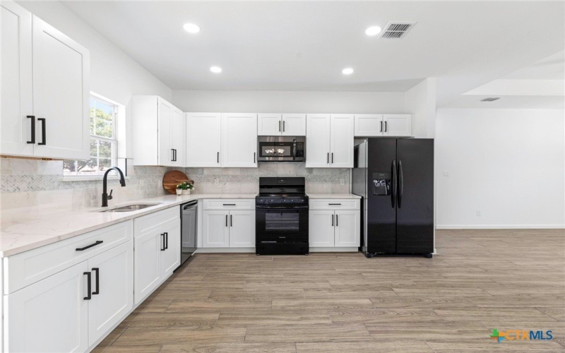 907 Fannin Street, Lockhart, TX 78644, 3 Bedrooms Bedrooms, ,2 BathroomsBathrooms,Residential,For Sale,907 Fannin Street,584096