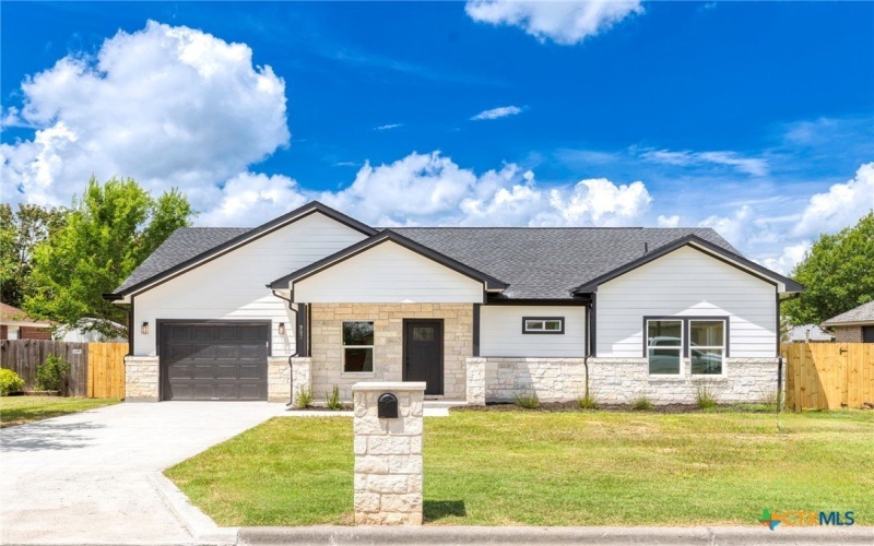 907 Fannin Street, Lockhart, TX 78644, 3 Bedrooms Bedrooms, ,2 BathroomsBathrooms,Residential,For Sale,907 Fannin Street,584096