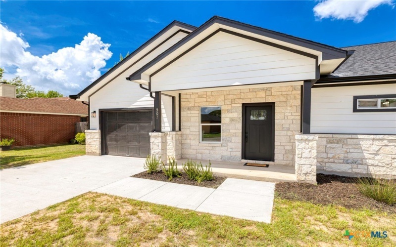 907 Fannin Street, Lockhart, TX 78644, 3 Bedrooms Bedrooms, ,2 BathroomsBathrooms,Residential,For Sale,907 Fannin Street,584096