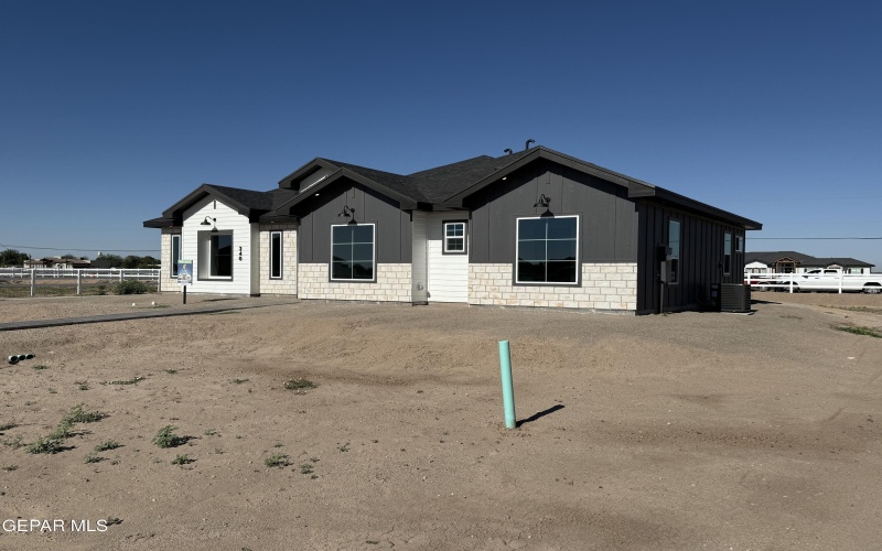 340 Roper Lane, Clint, TX 79836, 4 Bedrooms Bedrooms, ,3 BathroomsBathrooms,Residential,For Sale,340 Roper Lane,0,899054