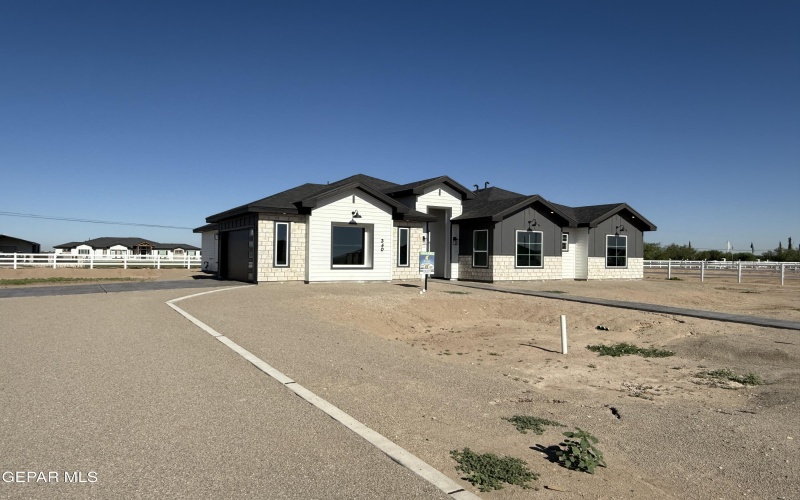 340 Roper Lane, Clint, TX 79836, 4 Bedrooms Bedrooms, ,3 BathroomsBathrooms,Residential,For Sale,340 Roper Lane,0,899054