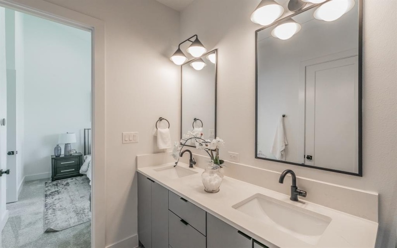 2210 Shea Road #104, Dallas, TX 75235, 2 Habitaciones Habitaciones , ,2 BañosBaños,Residential,En Venta,2210 Shea Road,20977329