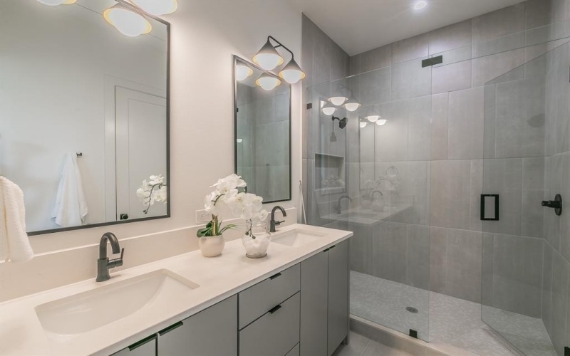2210 Shea Road #104, Dallas, TX 75235, 2 Habitaciones Habitaciones , ,2 BañosBaños,Residential,En Venta,2210 Shea Road,20977329