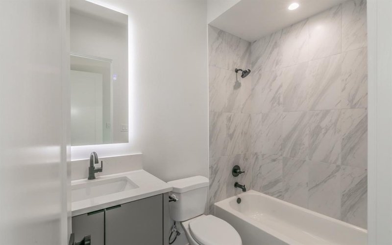 2210 Shea Road #104, Dallas, TX 75235, 2 Habitaciones Habitaciones , ,2 BañosBaños,Residential,En Venta,2210 Shea Road,20977329