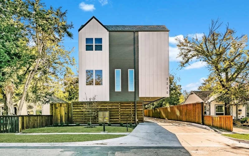 2210 Shea Road #104, Dallas, TX 75235, 2 Habitaciones Habitaciones , ,2 BañosBaños,Residential,En Venta,2210 Shea Road,20977329