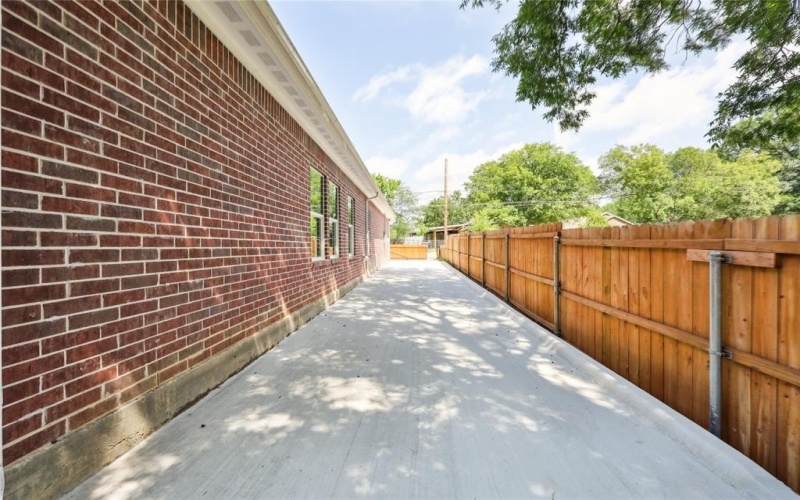 2070 Cool Mist Lane, Dallas, TX 75253, 3 Habitaciones Habitaciones , ,2 BañosBaños,Residential,En Venta,2070 Cool Mist Lane,20992212
