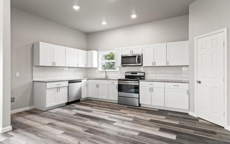 200 Avenue B, Ennis, TX 75119, 4 Habitaciones Habitaciones , ,3 BañosBaños,Residential,En Venta,200 Avenue B,20998960