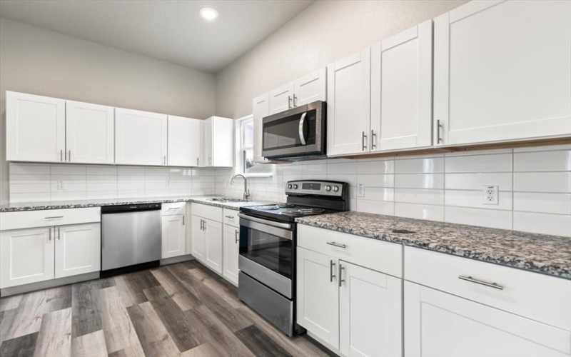 200 Avenue B, Ennis, TX 75119, 4 Habitaciones Habitaciones , ,3 BañosBaños,Residential,En Venta,200 Avenue B,20998960