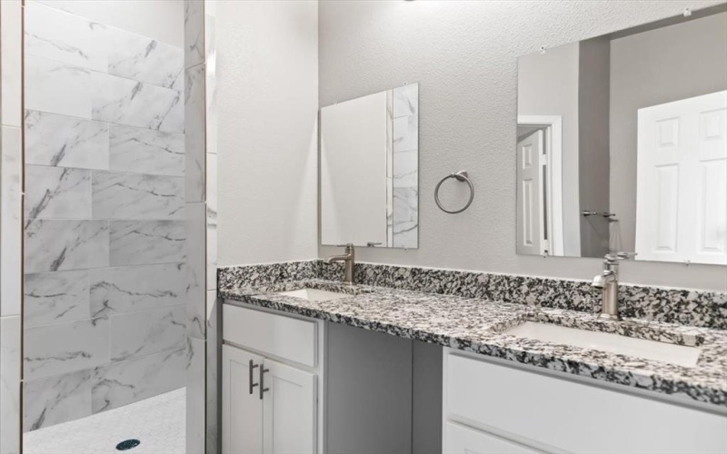 200 Avenue B, Ennis, TX 75119, 4 Habitaciones Habitaciones , ,3 BañosBaños,Residential,En Venta,200 Avenue B,20998960