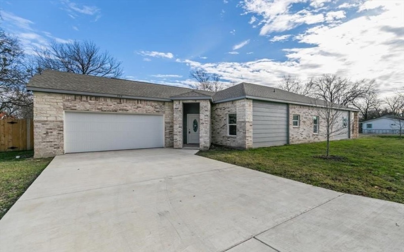 200 Avenue B, Ennis, TX 75119, 4 Habitaciones Habitaciones , ,3 BañosBaños,Residential,En Venta,200 Avenue B,20998960
