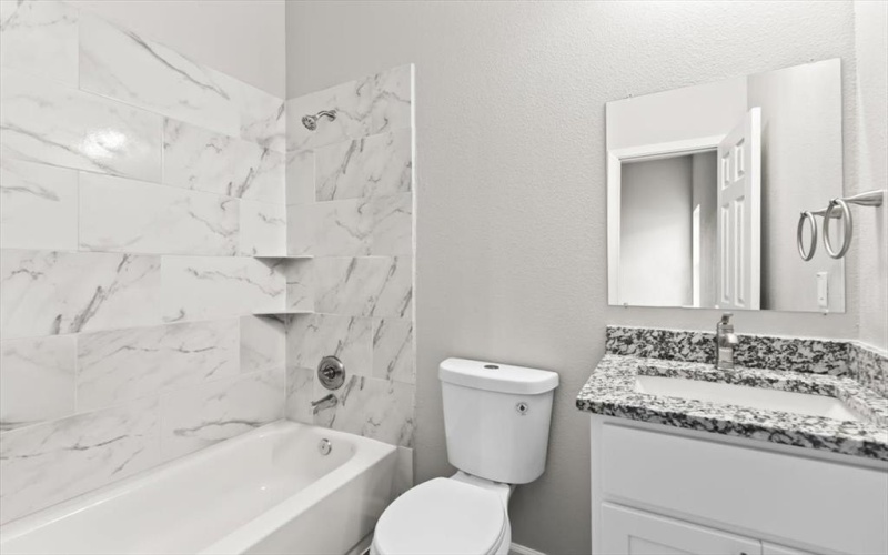 200 Avenue B, Ennis, TX 75119, 4 Habitaciones Habitaciones , ,3 BañosBaños,Residential,En Venta,200 Avenue B,20998960