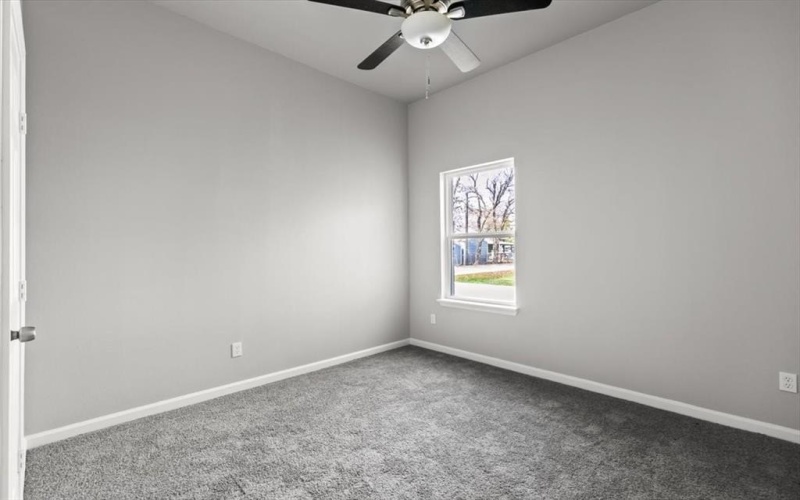 200 Avenue B, Ennis, TX 75119, 4 Habitaciones Habitaciones , ,3 BañosBaños,Residential,En Venta,200 Avenue B,20998960