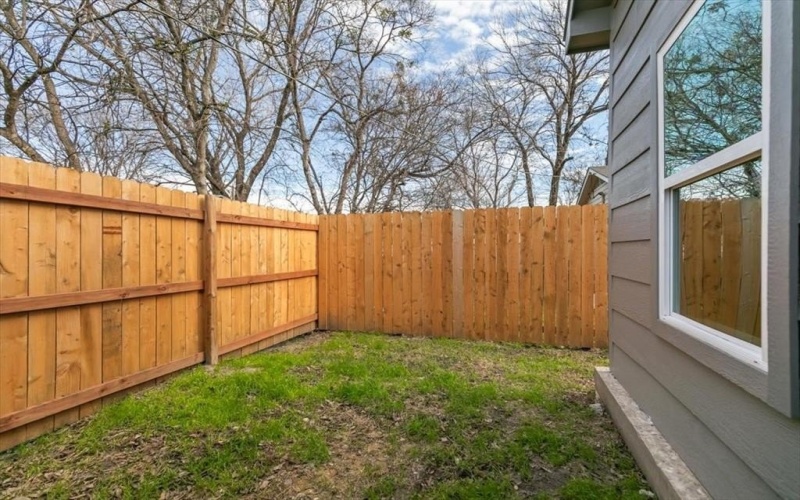 200 Avenue B, Ennis, TX 75119, 4 Habitaciones Habitaciones , ,3 BañosBaños,Residential,En Venta,200 Avenue B,20998960