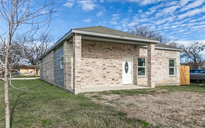 200 Avenue B, Ennis, TX 75119, 4 Habitaciones Habitaciones , ,3 BañosBaños,Residential,En Venta,200 Avenue B,20998960