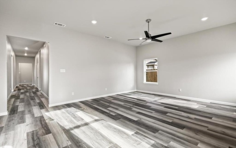 200 Avenue B, Ennis, TX 75119, 4 Habitaciones Habitaciones , ,3 BañosBaños,Residential,En Venta,200 Avenue B,20998960