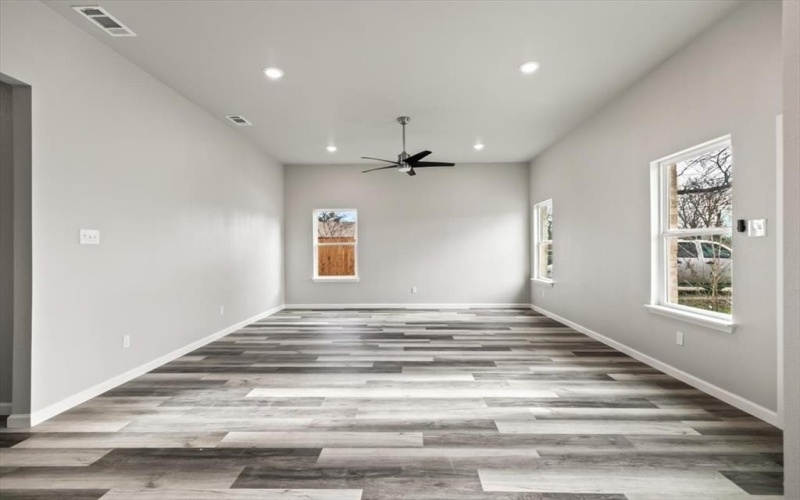 200 Avenue B, Ennis, TX 75119, 4 Habitaciones Habitaciones , ,3 BañosBaños,Residential,En Venta,200 Avenue B,20998960