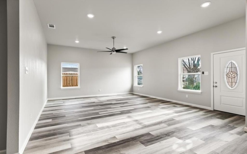 200 Avenue B, Ennis, TX 75119, 4 Habitaciones Habitaciones , ,3 BañosBaños,Residential,En Venta,200 Avenue B,20998960