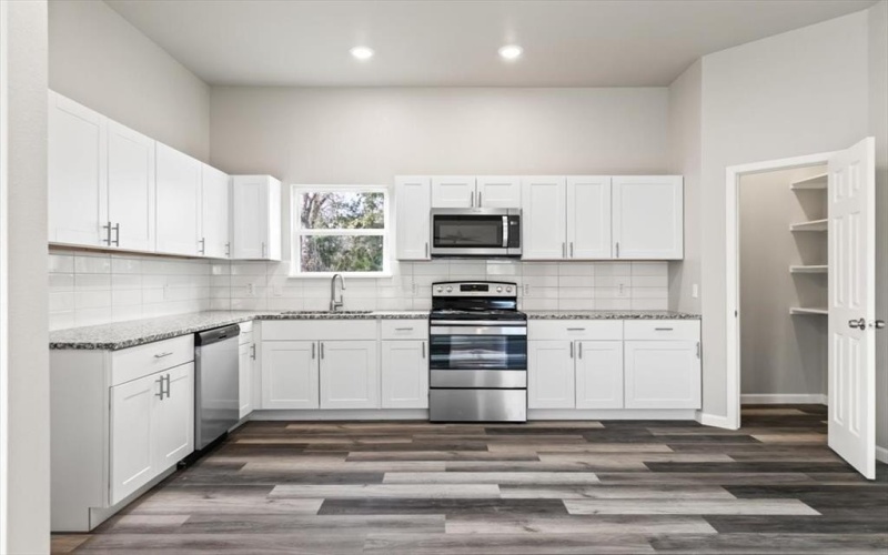 200 Avenue B, Ennis, TX 75119, 4 Habitaciones Habitaciones , ,3 BañosBaños,Residential,En Venta,200 Avenue B,20998960