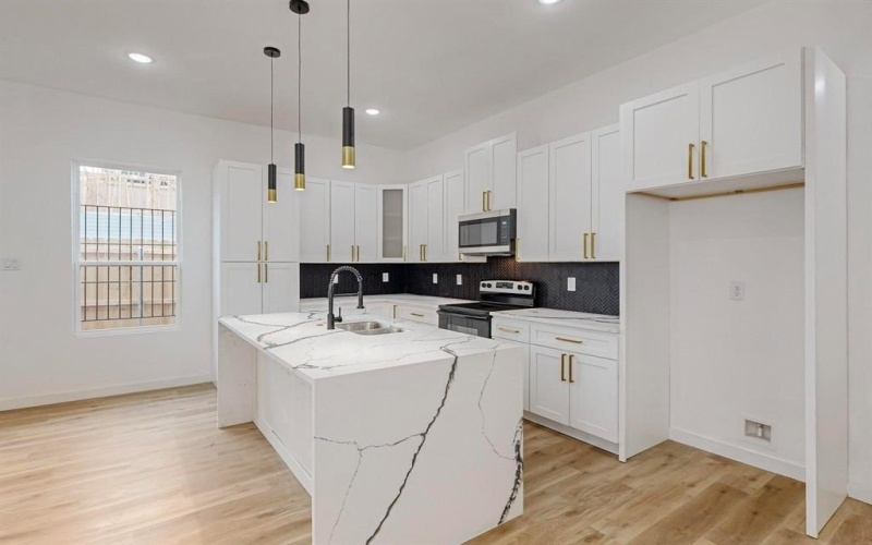 5223 Colonial Avenue, Dallas, TX 75215, 4 Bedrooms Bedrooms, ,2 BathroomsBathrooms,Residential,For Sale,5223 Colonial Avenue,21002411