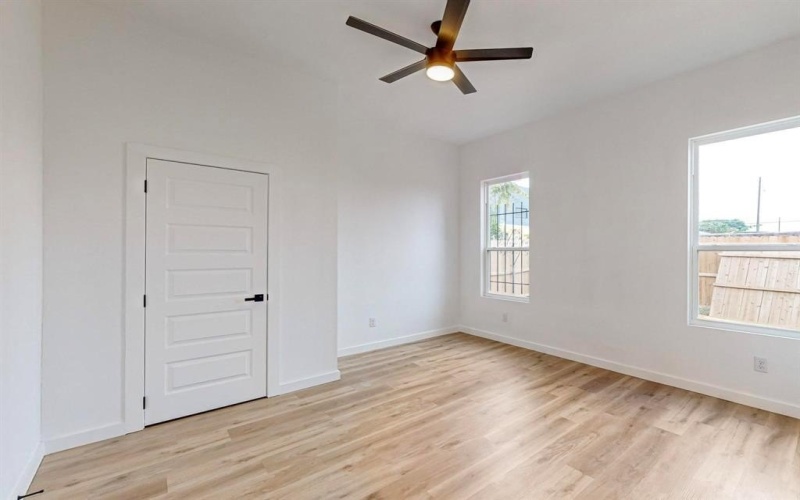 5223 Colonial Avenue, Dallas, TX 75215, 4 Bedrooms Bedrooms, ,2 BathroomsBathrooms,Residential,For Sale,5223 Colonial Avenue,21002411