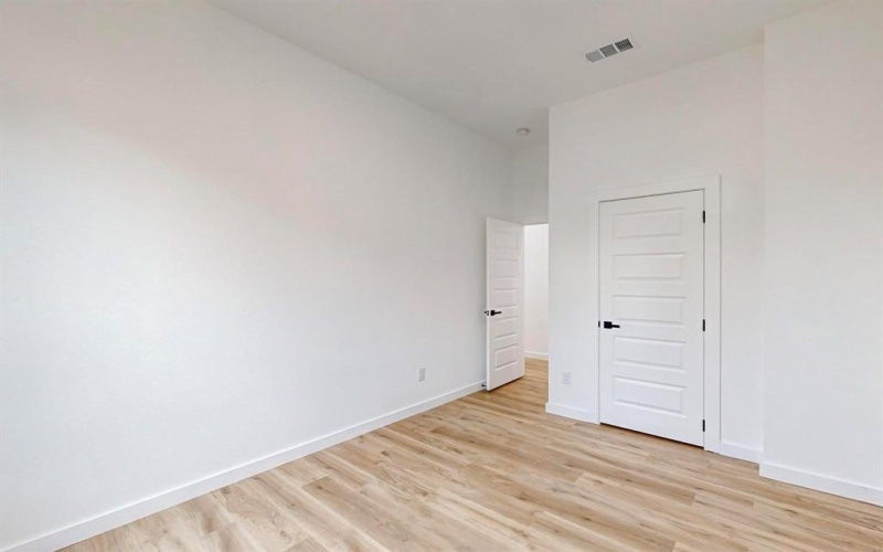 5223 Colonial Avenue, Dallas, TX 75215, 4 Bedrooms Bedrooms, ,2 BathroomsBathrooms,Residential,For Sale,5223 Colonial Avenue,21002411