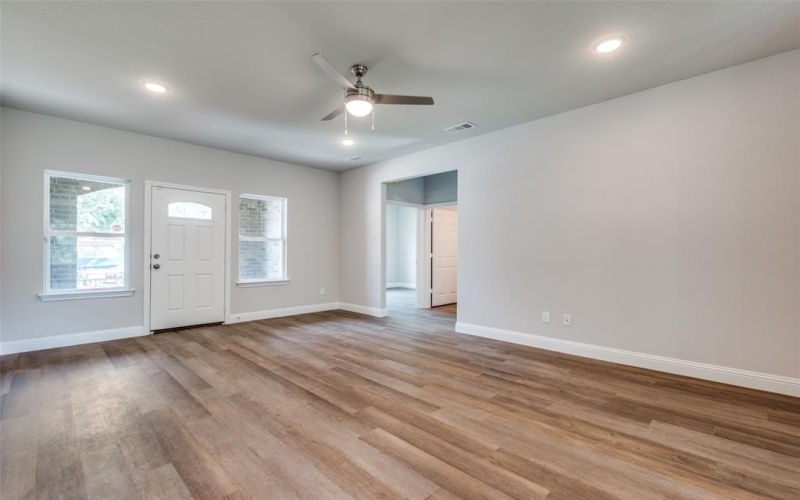 1356 S Denley Drive, Dallas, TX 75216, 3 Bedrooms Bedrooms, ,2 BathroomsBathrooms,Residential,For Sale,1356 S Denley Drive,21002536