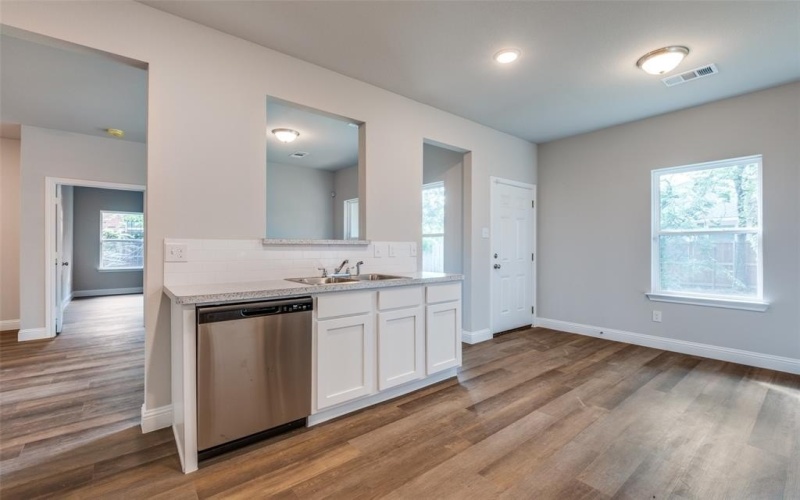 1356 S Denley Drive, Dallas, TX 75216, 3 Bedrooms Bedrooms, ,2 BathroomsBathrooms,Residential,For Sale,1356 S Denley Drive,21002536