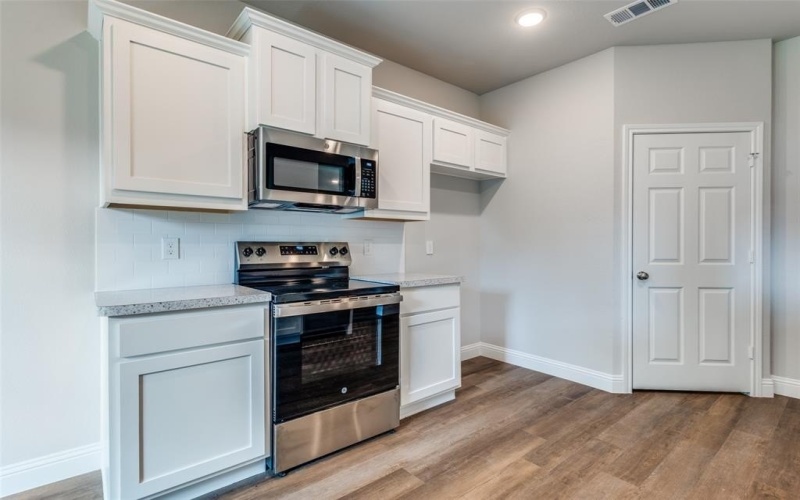 1356 S Denley Drive, Dallas, TX 75216, 3 Bedrooms Bedrooms, ,2 BathroomsBathrooms,Residential,For Sale,1356 S Denley Drive,21002536