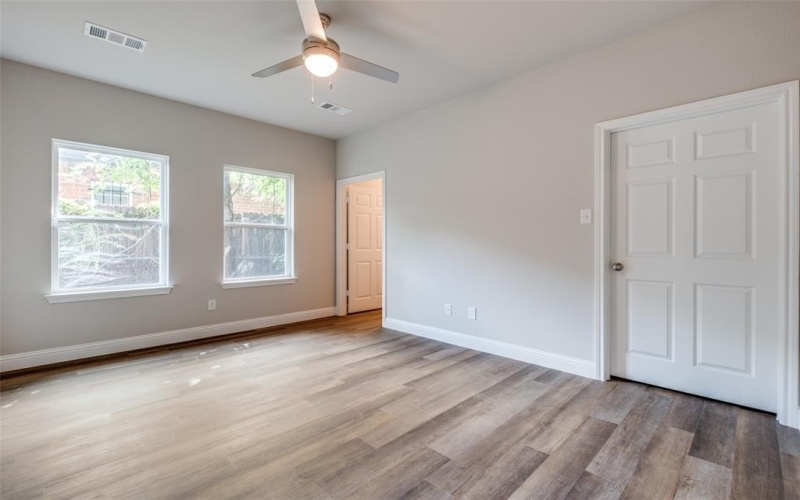 1356 S Denley Drive, Dallas, TX 75216, 3 Bedrooms Bedrooms, ,2 BathroomsBathrooms,Residential,For Sale,1356 S Denley Drive,21002536