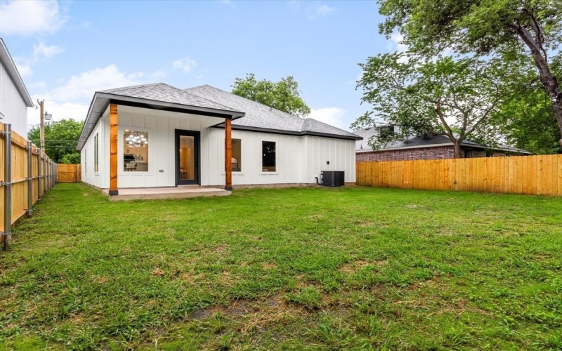 1905 Dillard Street, Fort Worth, TX 76105, 3 Bedrooms Bedrooms, ,2 BathroomsBathrooms,Residential,For Sale,1905 Dillard Street,21003011