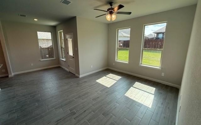 1932 PREAKNESS Drive, Granbury, TX 76049, 4 Habitaciones Habitaciones , ,2 BañosBaños,Residential,En Venta,1932 PREAKNESS Drive,20999999