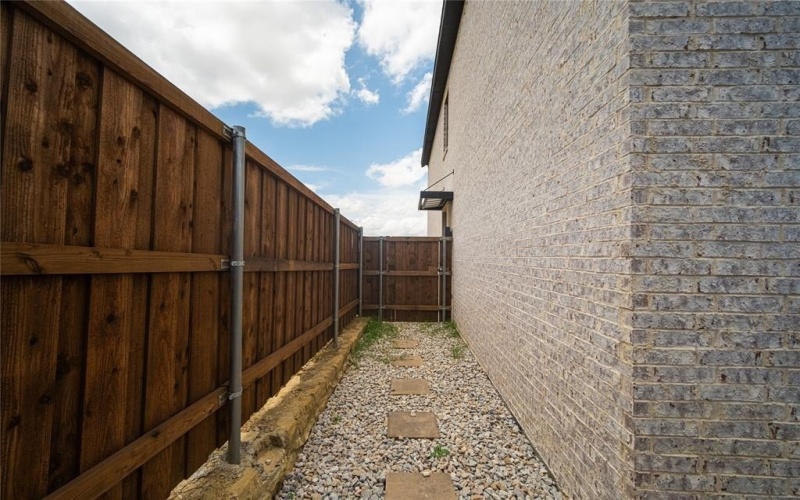 2362 Usman Drive, Irving, TX 75062, 3 Habitaciones Habitaciones , ,3 BañosBaños,Residential,En Venta,2362 Usman Drive,21000986