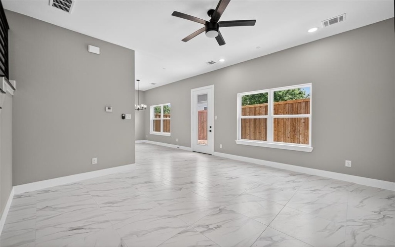 2362 Usman Drive, Irving, TX 75062, 3 Habitaciones Habitaciones , ,3 BañosBaños,Residential,En Venta,2362 Usman Drive,21000986