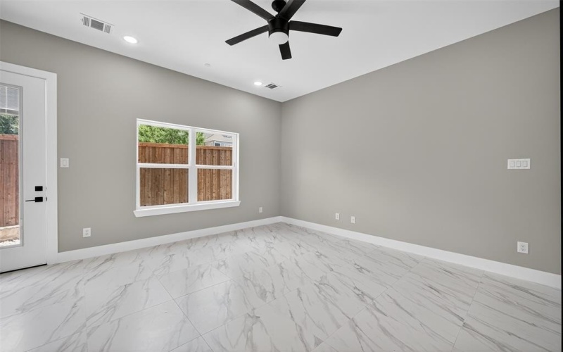2362 Usman Drive, Irving, TX 75062, 3 Habitaciones Habitaciones , ,3 BañosBaños,Residential,En Venta,2362 Usman Drive,21000986