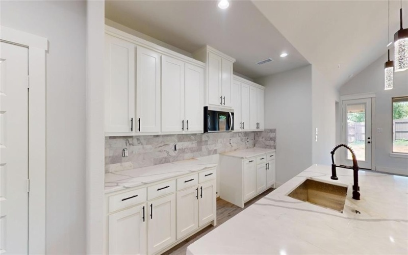 4755 Ramey Avenue, Fort Worth, TX 76105, 4 Bedrooms Bedrooms, ,2 BathroomsBathrooms,Residential,For Sale,4755 Ramey Avenue,21002121