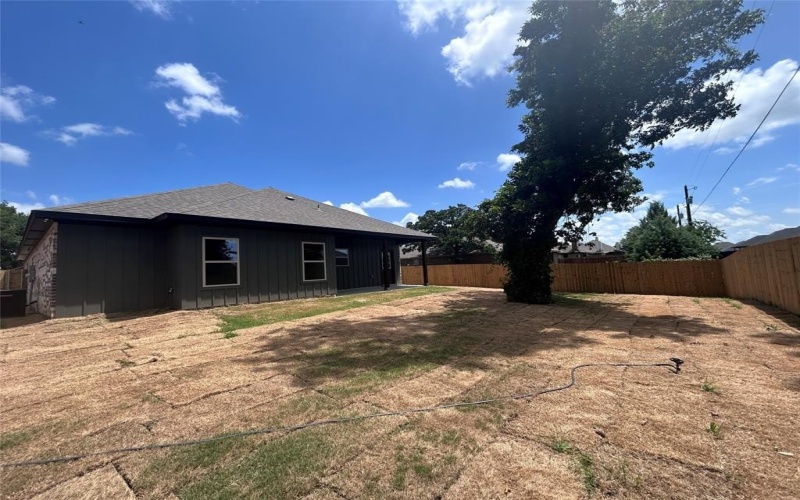 2110 Ridgewood Drive, Bridgeport, TX 76426, 3 Bedrooms Bedrooms, ,2 BathroomsBathrooms,Residential,For Sale,2110 Ridgewood Drive,21002185