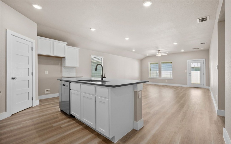 1009 St Croix Drive, Rockport, TX 78382, 4 Habitaciones Habitaciones , ,2 BañosBaños,Residential,En Venta,1009 St Croix Drive,462125