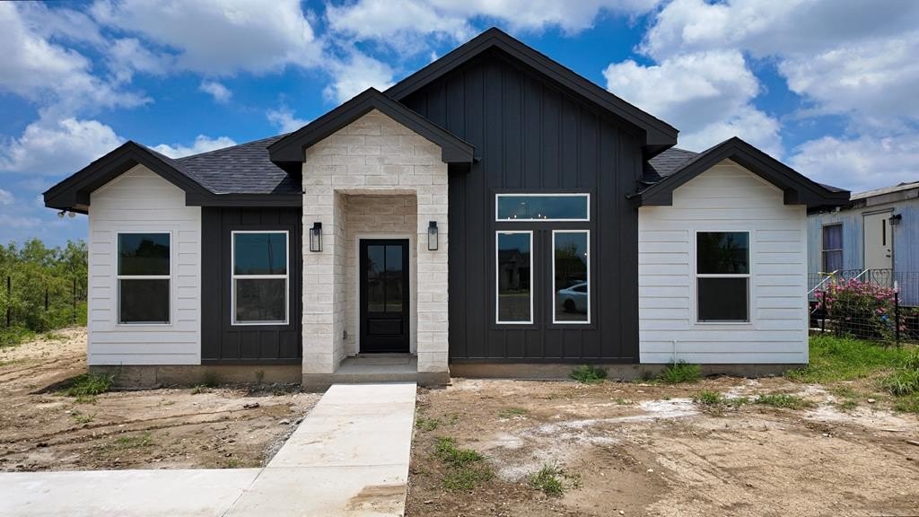 217 Sunset Loop, Eagle Pass, TX 78852, 3 Habitaciones Habitaciones , ,2 BañosBaños,Residential,En Venta,217 Sunset Loop,81450