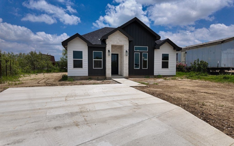 217 Sunset Loop, Eagle Pass, TX 78852, 3 Habitaciones Habitaciones , ,2 BañosBaños,Residential,En Venta,217 Sunset Loop,81450