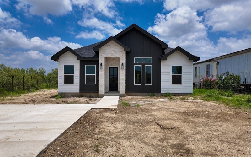 217 Sunset Loop, Eagle Pass, TX 78852, 3 Habitaciones Habitaciones , ,2 BañosBaños,Residential,En Venta,217 Sunset Loop,81450
