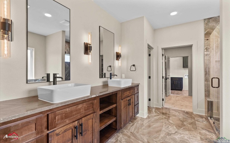190 Brooks Dr, Gladewater, TX 75647, 5 Habitaciones Habitaciones , ,3 BañosBaños,Residential,En Venta,190 Brooks Dr,20254971