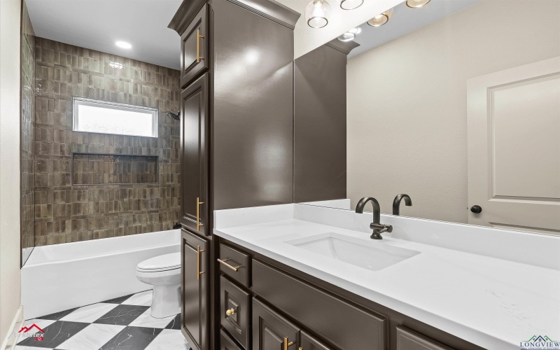 190 Brooks Dr, Gladewater, TX 75647, 5 Habitaciones Habitaciones , ,3 BañosBaños,Residential,En Venta,190 Brooks Dr,20254971