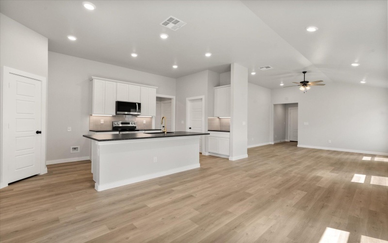 7004 14th Street, Lubbock, TX 79416, 4 Bedrooms Bedrooms, ,2 BathroomsBathrooms,Residential,For Sale,7004 14th Street,0,202557934