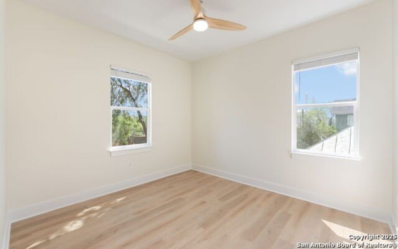 527 Montana, San Antonio, TX 78203, 4 Habitaciones Habitaciones , ,3 BañosBaños,Residential,En Venta,527 Montana,1884821
