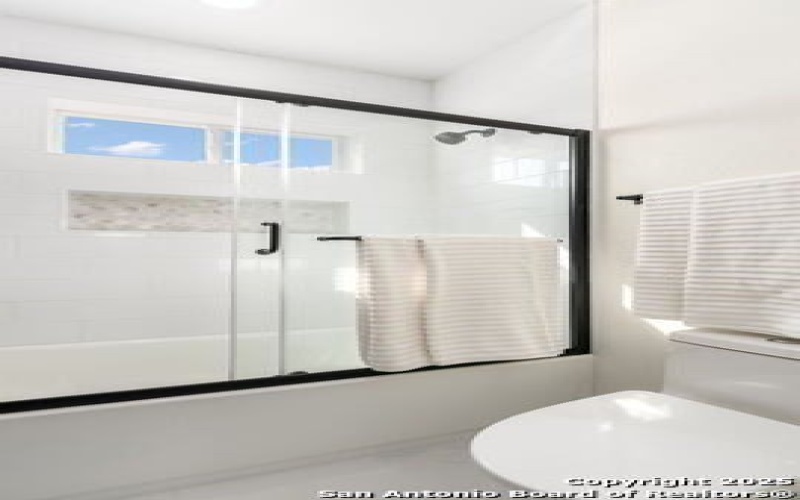 527 Montana, San Antonio, TX 78203, 4 Habitaciones Habitaciones , ,3 BañosBaños,Residential,En Venta,527 Montana,1884821