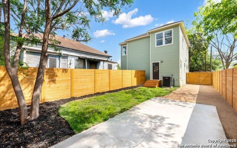527 Montana, San Antonio, TX 78203, 4 Habitaciones Habitaciones , ,3 BañosBaños,Residential,En Venta,527 Montana,1884821