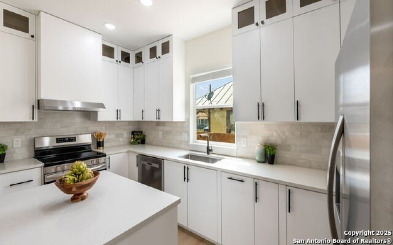 527 Montana, San Antonio, TX 78203, 4 Habitaciones Habitaciones , ,3 BañosBaños,Residential,En Venta,527 Montana,1884821