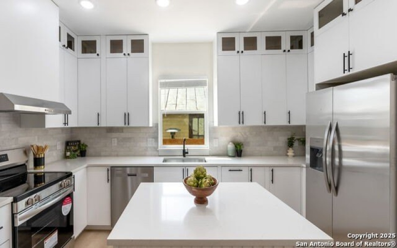 527 Montana, San Antonio, TX 78203, 4 Habitaciones Habitaciones , ,3 BañosBaños,Residential,En Venta,527 Montana,1884821
