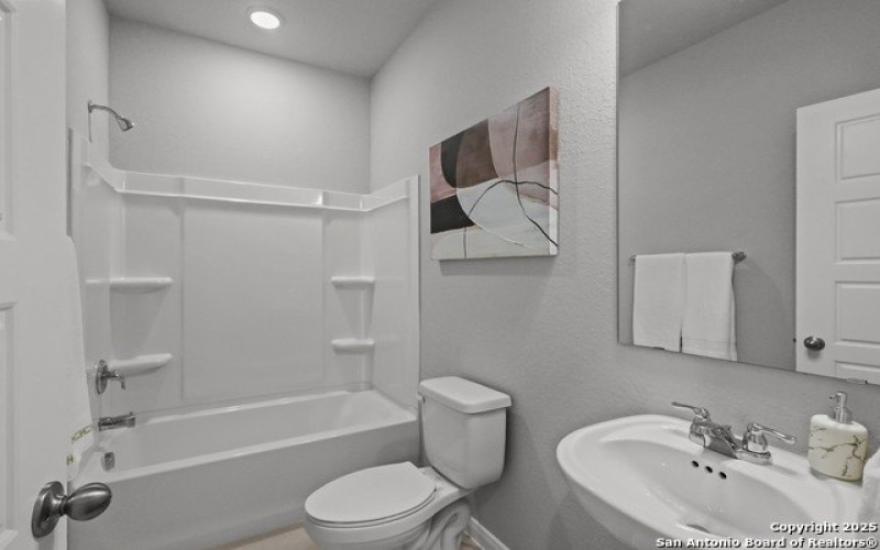 285 W Quill Dr Building 6, San Antonio, TX 78228, 5 Bedrooms Bedrooms, ,3 BathroomsBathrooms,Residential,For Sale,285 W Quill Dr Building 6,0,1884855