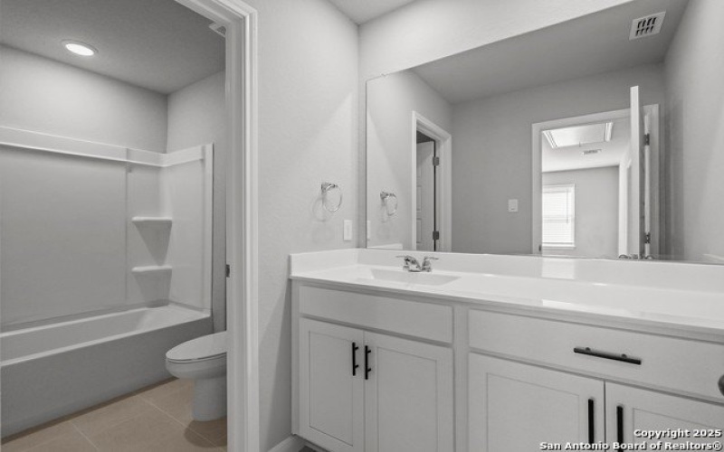 285 W Quill Dr Building 6, San Antonio, TX 78228, 5 Bedrooms Bedrooms, ,3 BathroomsBathrooms,Residential,For Sale,285 W Quill Dr Building 6,0,1884855